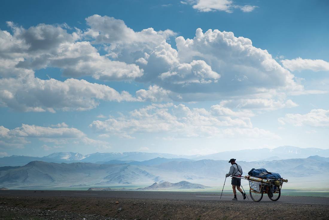 Ron Rutland pulling his cart across a gravel plain in western Mongolia, 2017
